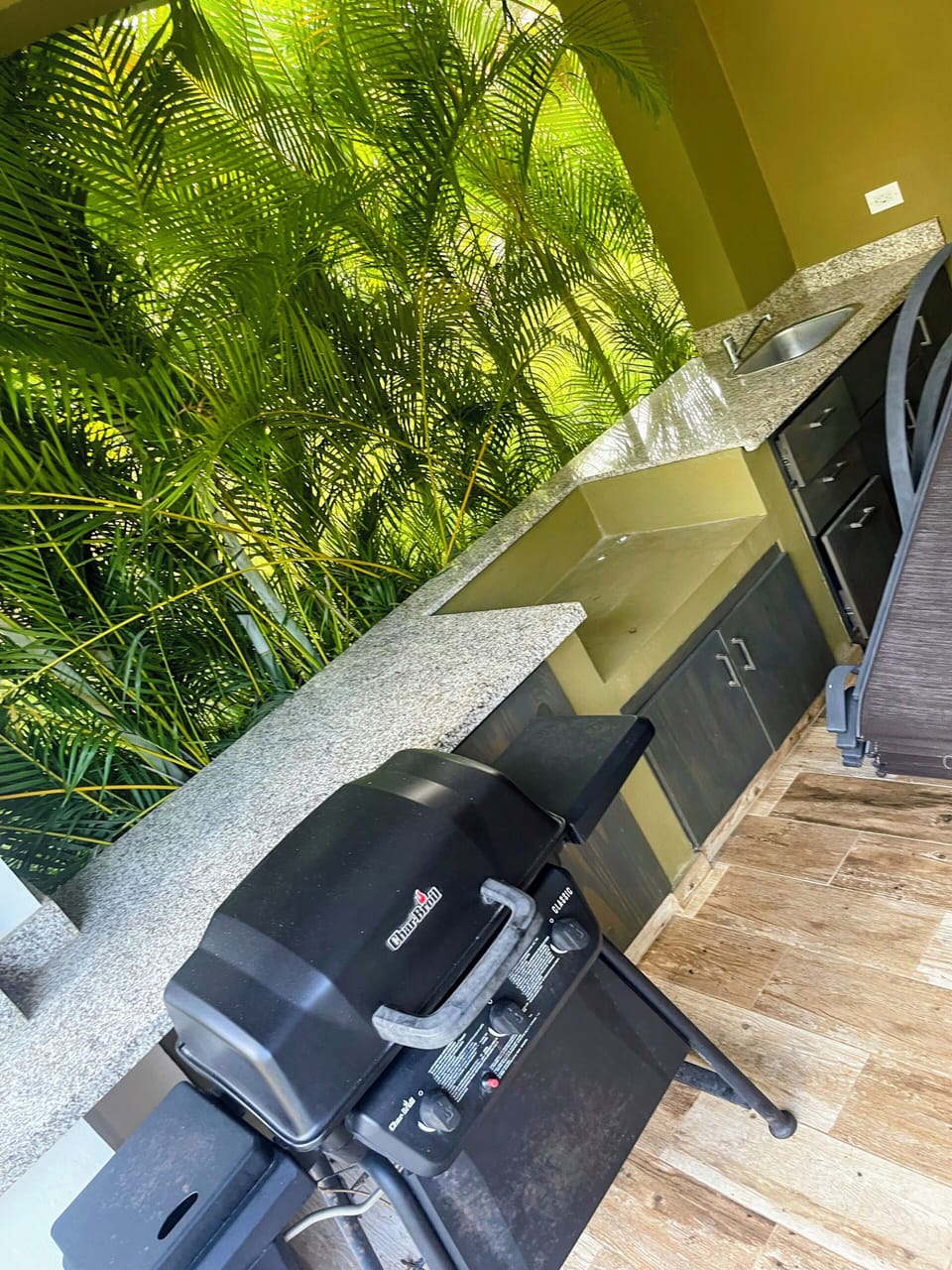 Patio kitchen with water 💧 