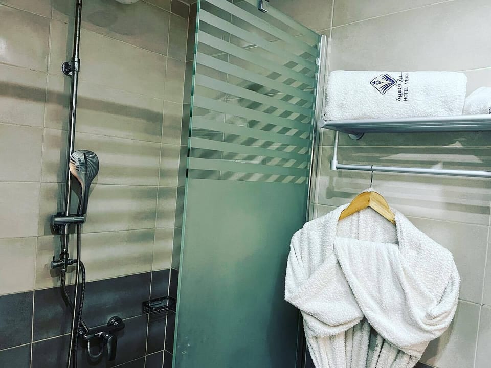 Standard Double or Twin Room, Private Bathroom, City View | Bathroom