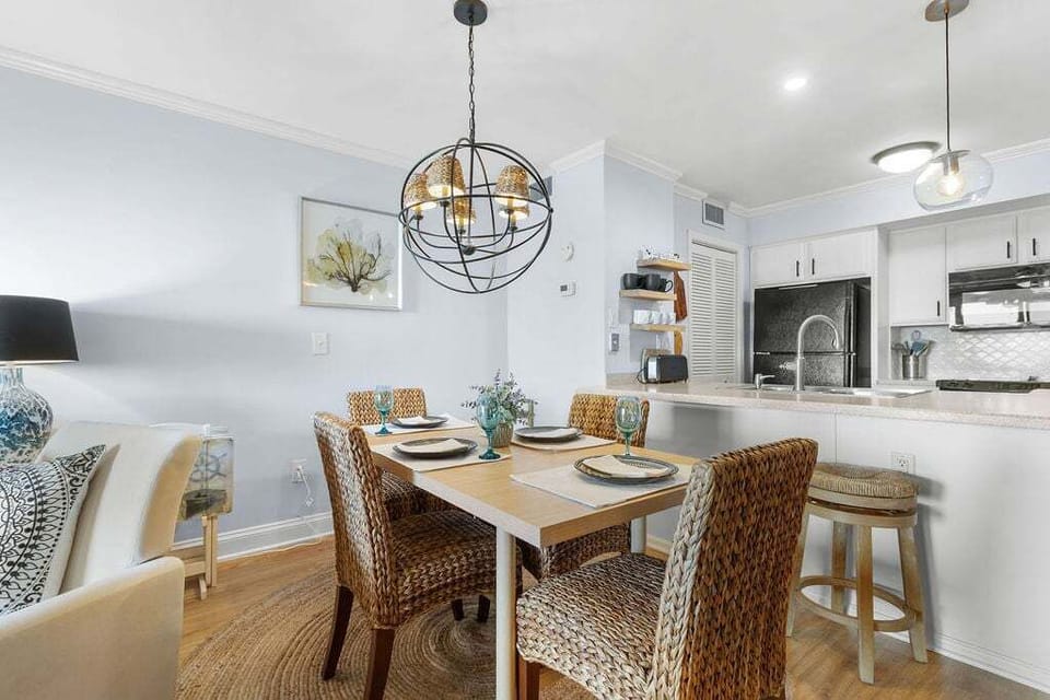 Lots of space for gathering, chatting, eating - enjoying your stay.