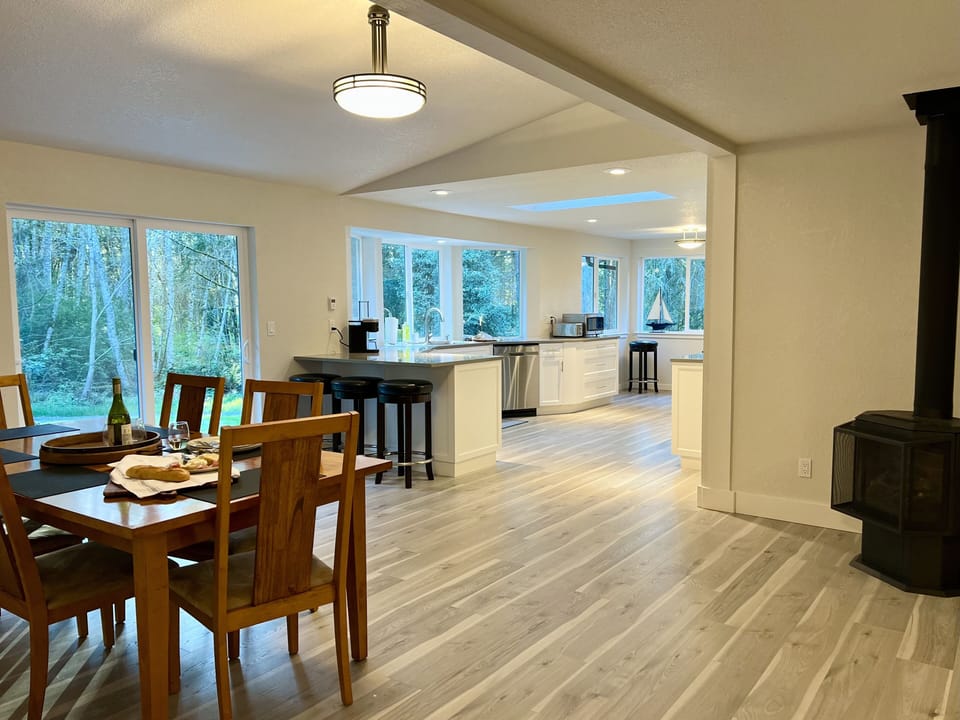 The open layout of the dining area keeps everyone together.