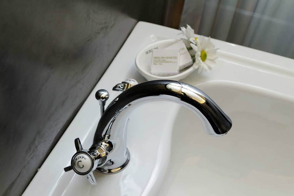 Flexible Room (room change) | Bathroom | Shower, free toiletries, hair dryer, bidet