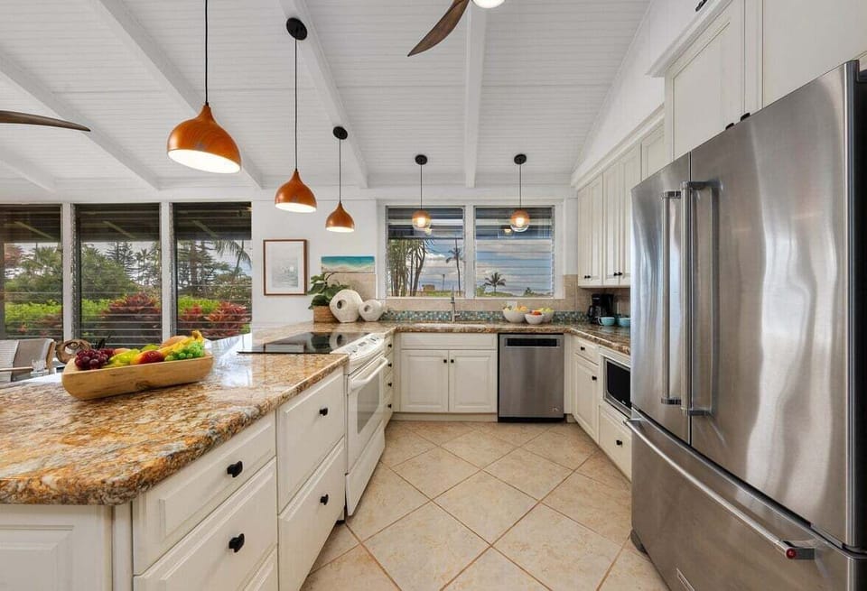 Make meal preps a breeze in this fully-equipped kitchen. Whether it's breakfast for one or dinner with friends, it's made to feel like home