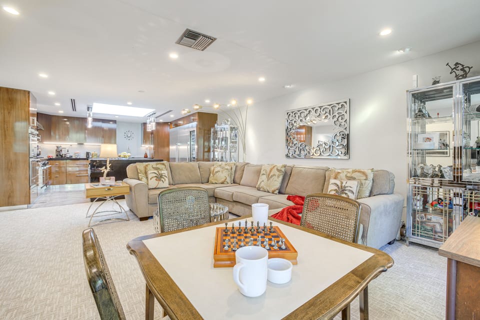 Living Room | Smart TV | Free WiFi | Board Games & Books
