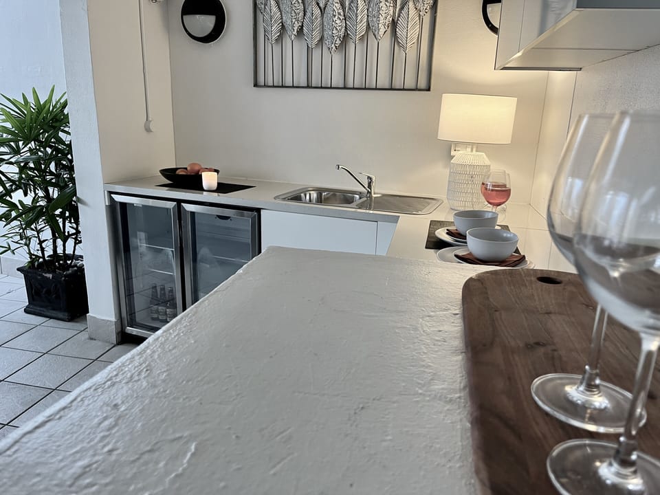 Terrace Outdoor Kitchen, Generously fitted. 