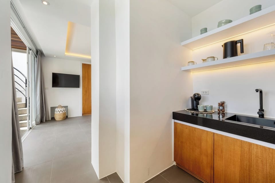 3 bedrooms, iron/ironing board, WiFi (free), bed sheets