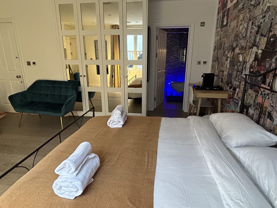 Bedroom with en-suite shower room