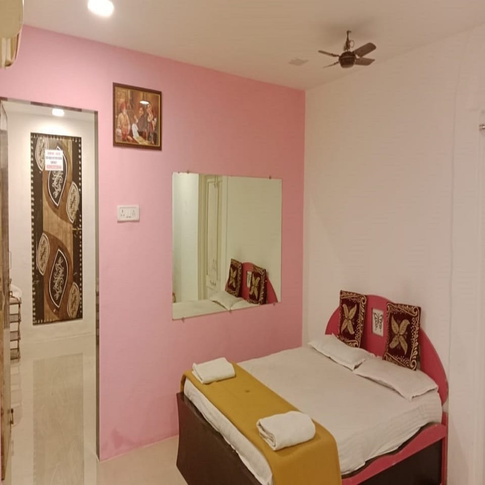 Standard Room, 1 Bedroom | Premium bedding, in-room safe, bed sheets