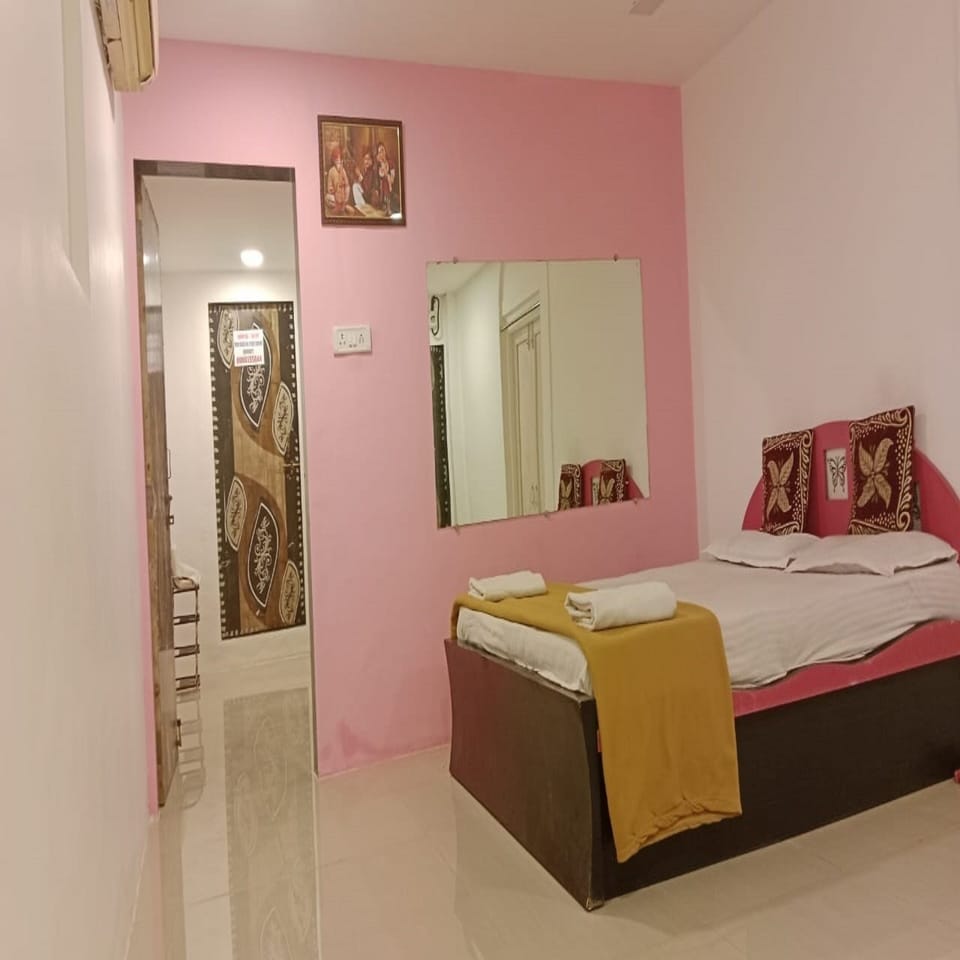 Standard Room, 1 Bedroom | Premium bedding, in-room safe, bed sheets