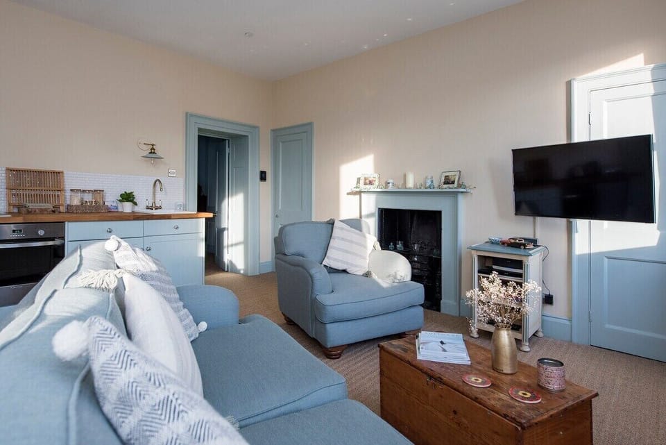 Living Room / Lounge