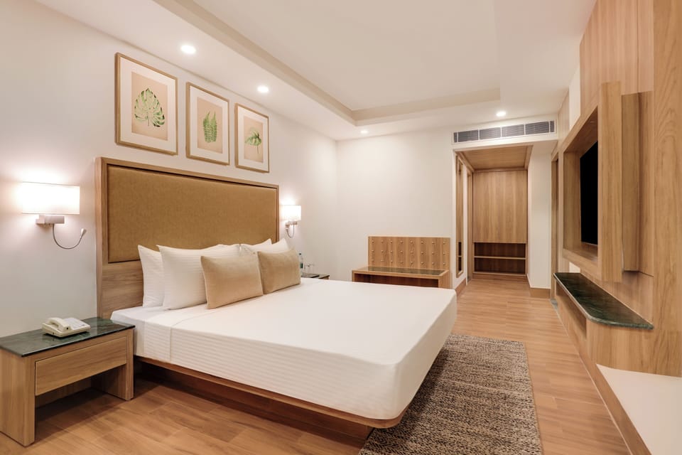 Deluxe Suite | Minibar, soundproofing, iron/ironing board, free WiFi