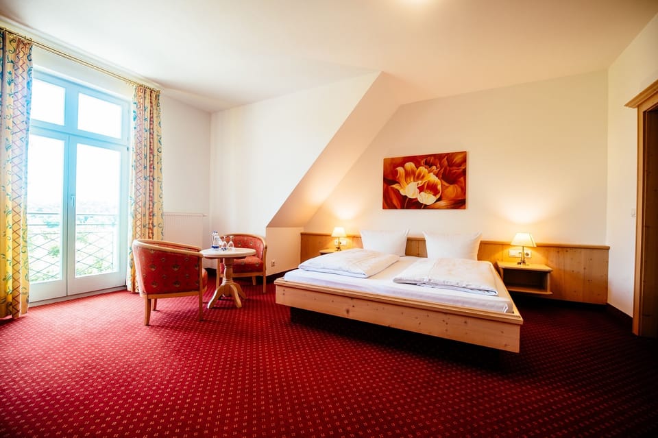 Grand Double Room, 1 King Bed, Private Bathroom | Desk, laptop workspace, free WiFi, bed sheets