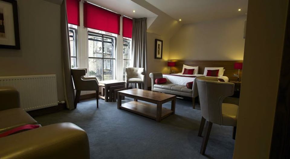 Executive Family Room | Premium bedding, desk, blackout drapes, soundproofing