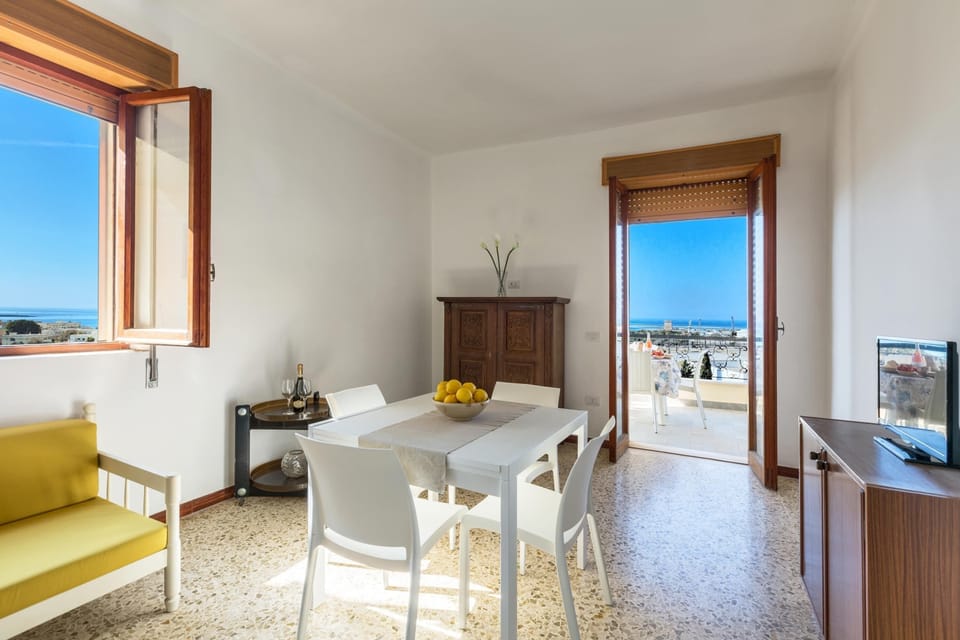 Apartment | Dining room
