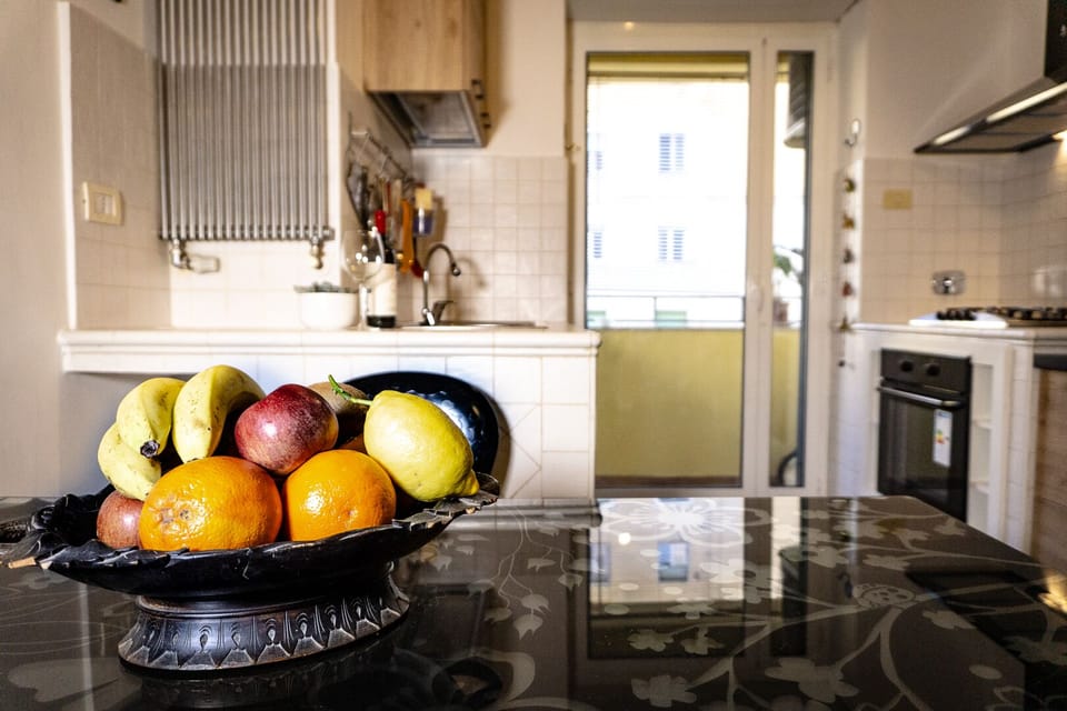 Full-size fridge, microwave, oven, stovetop