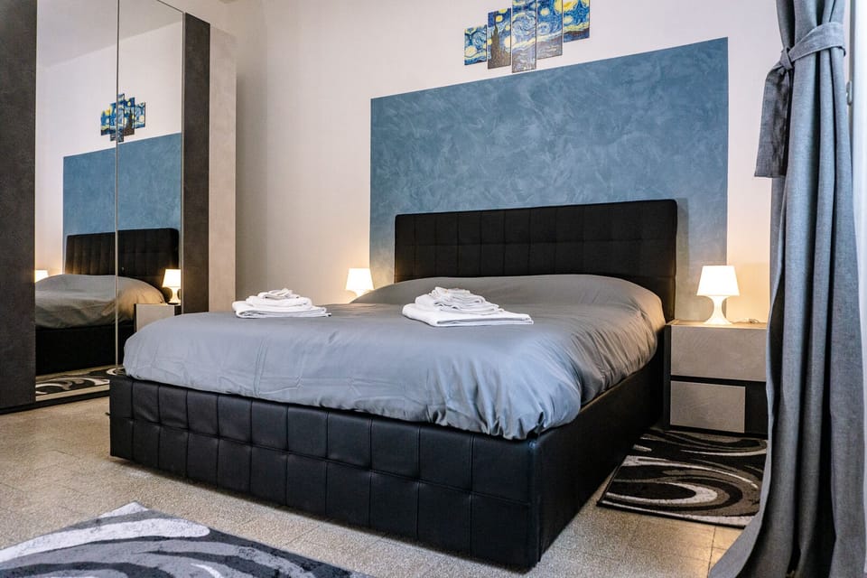 Comfort Room | Hypo-allergenic bedding available, down comforters, memory foam beds