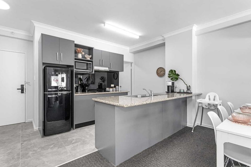 Full-service modern kitchen, perfect for preparing meals and entertaining.