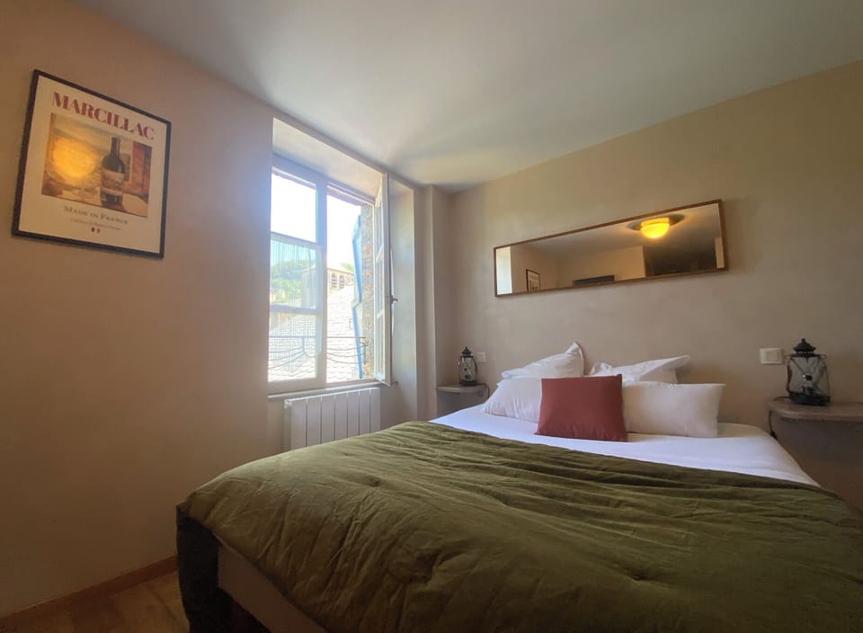 Comfort Double or Twin Room | Desk, iron/ironing board (on request), WiFi (free)