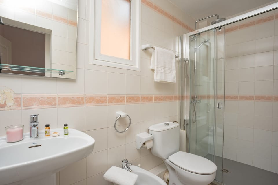 Grand Double Room, Patio, Courtyard View | Bathroom | Free toiletries, hair dryer, towels, soap