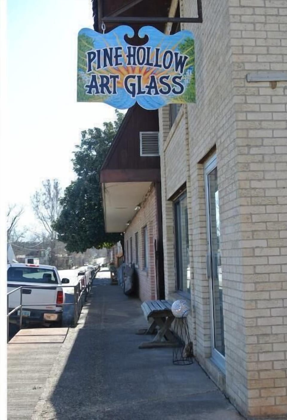 Owners shop in Eminence