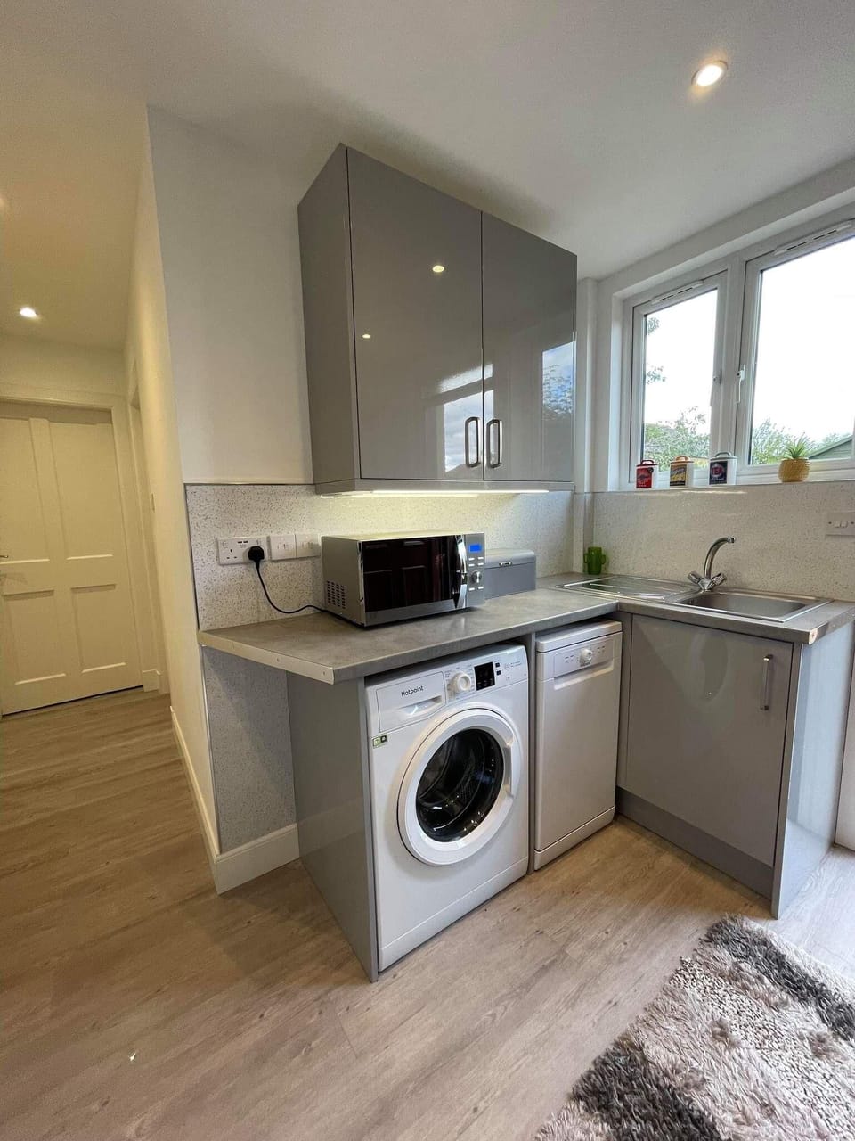 Apartment | Private kitchen | Fridge, microwave, oven, stovetop