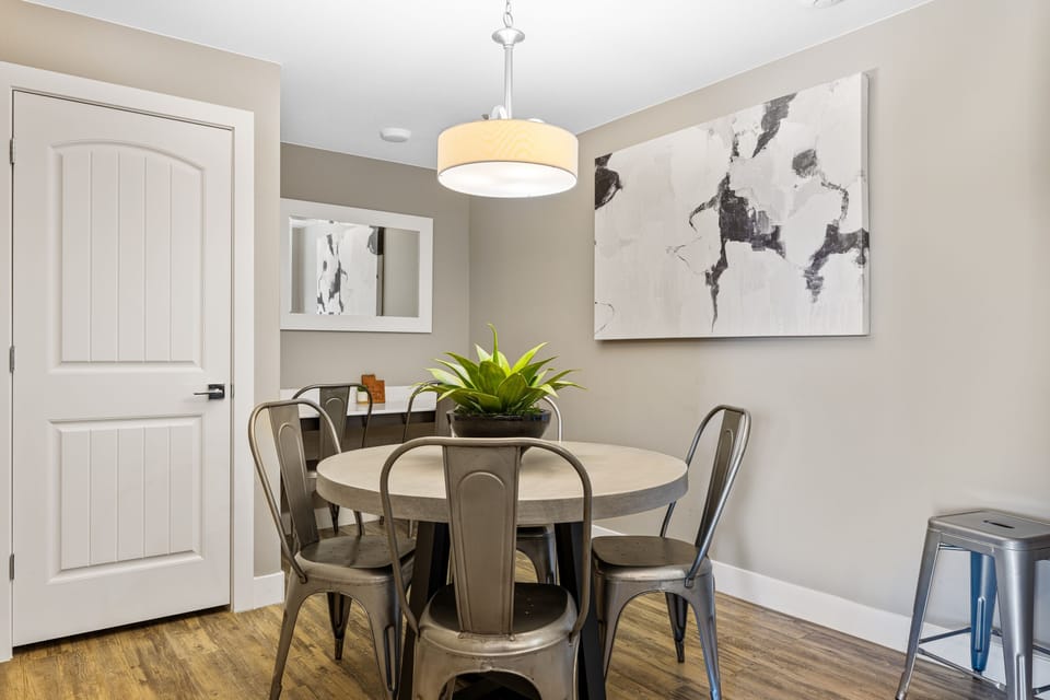 House, 5 Bedrooms | Dining