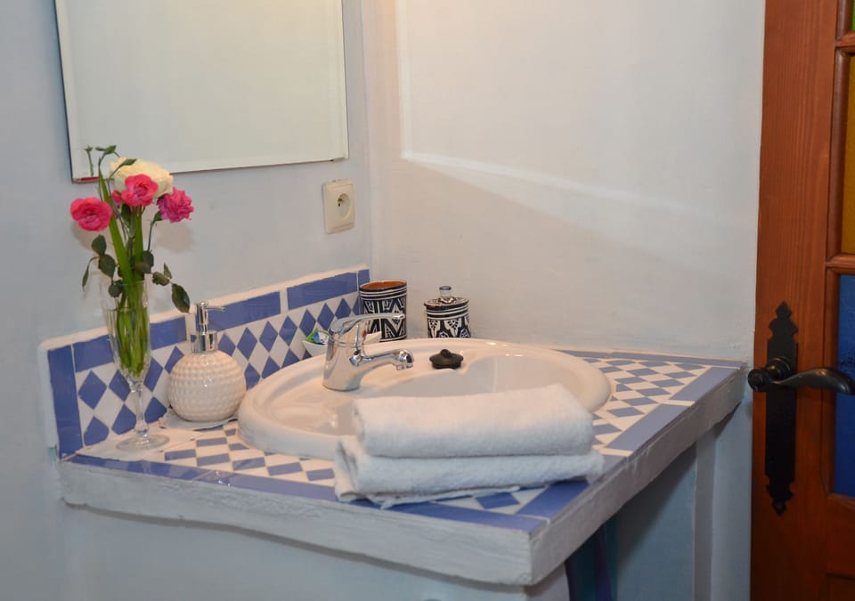 Classic Double Room, Mountain View | Bathroom sink