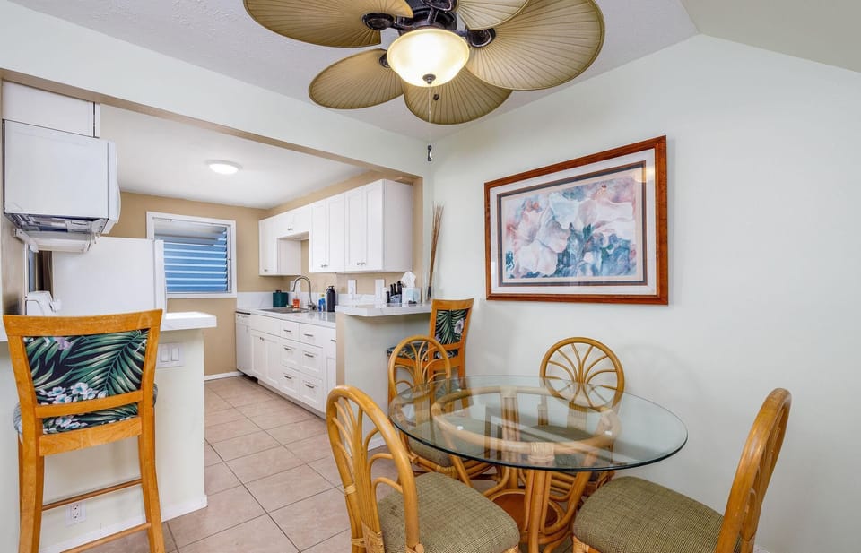 Condo, Multiple Beds (Keauhou Kona Surf & Racquet Club Town) | Dining