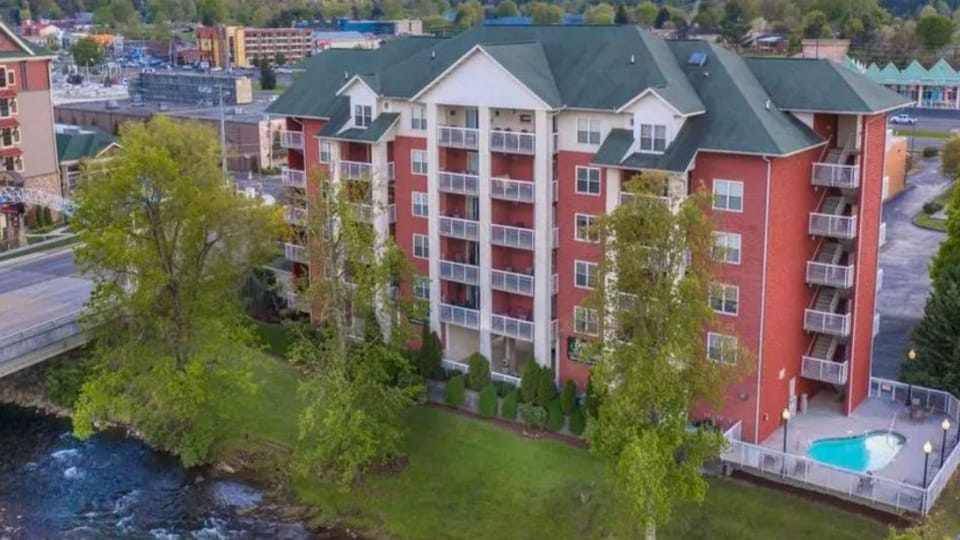 Bear Crossing Downtown Pigeon Forge Condo by Convention Center a - Two bedroom/ Two bath condo at Bear Crossing Downtown Pigeon Forge Condos by LeConte Convention Center