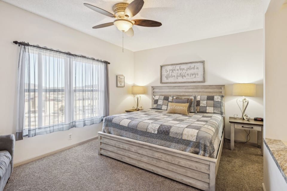 Primary Bedroom with King Bed, Private Bathroom, Cable TV and Wifi