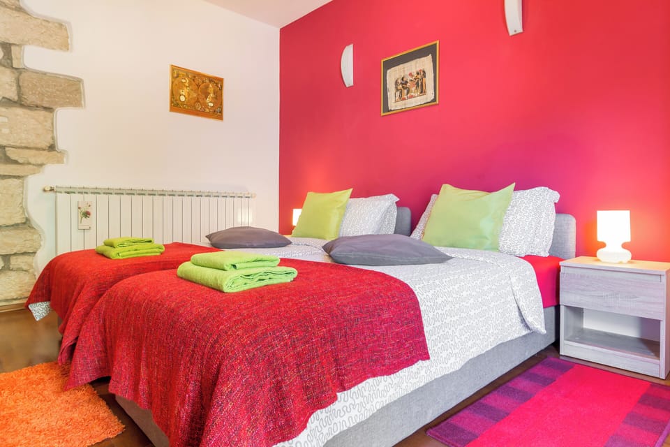 In-room safe, free WiFi, bed sheets