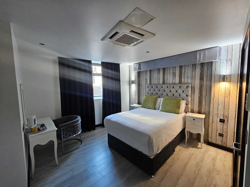 Standard Double Room, 1 Double Bed | Desk, soundproofing, iron/ironing board, free WiFi