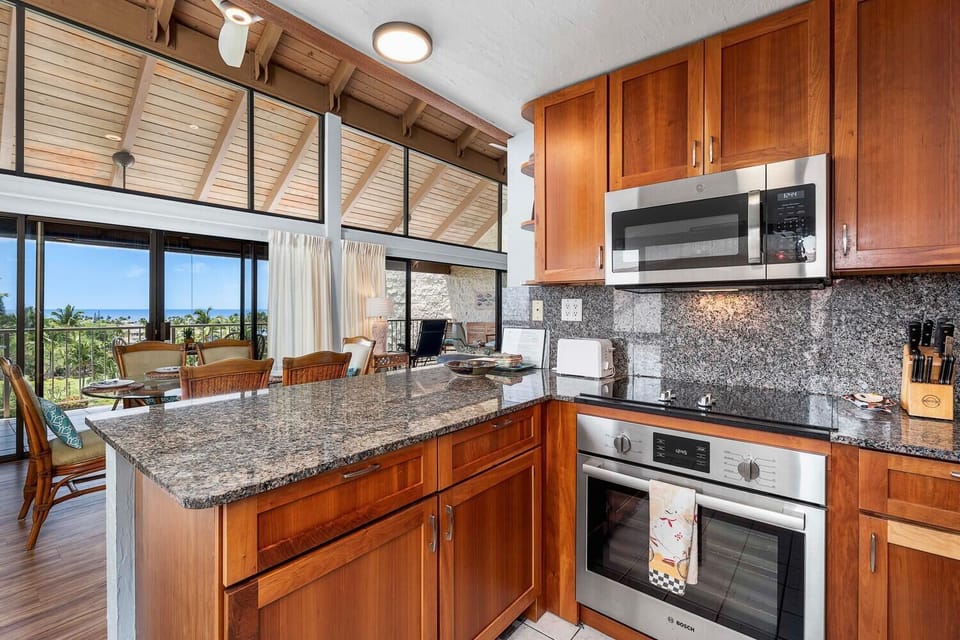 Condo, Multiple Beds (Keauhou Punahele#B-308) | Private kitchen | Oven, toaster, paper towels