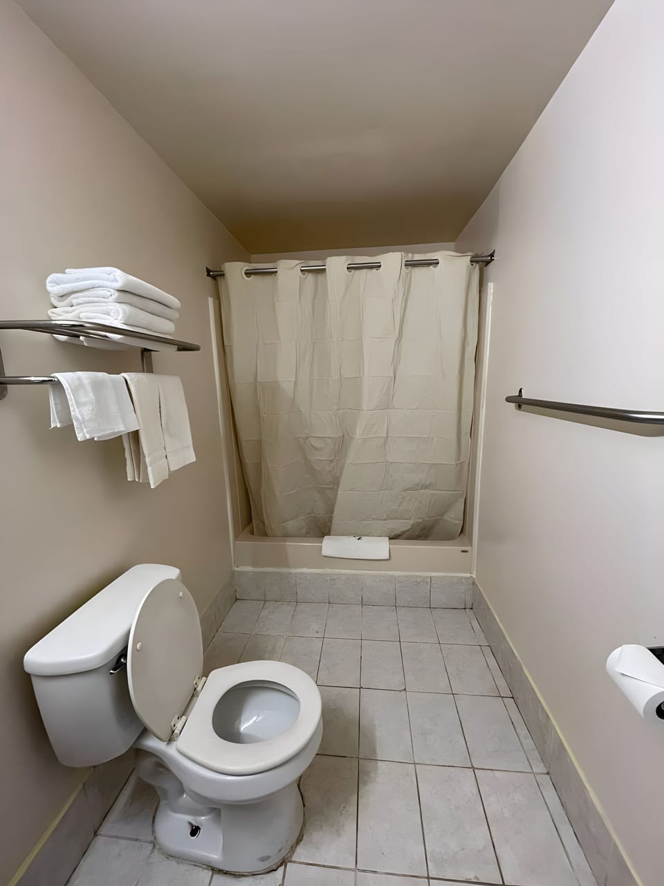 Combined shower/tub, towels, soap, shampoo