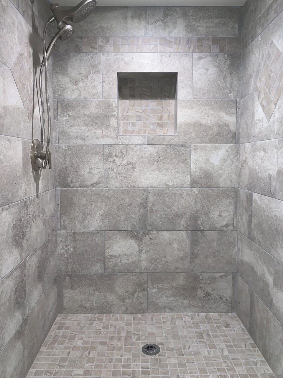 Spacious walk-in shower w/dual shower heads