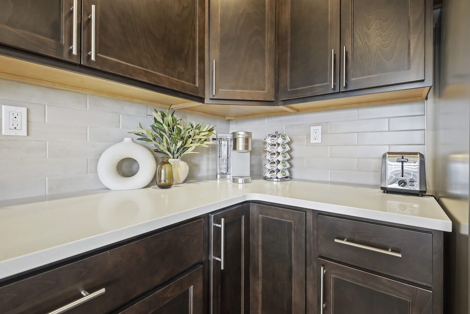Kitchen is fully stocked. Toaster, baking sheets, pans, mixing bowls & more!