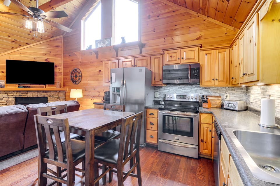 Kitchen | 1st Floor | Keurig/Drip Coffee Maker | Blender | Cooking Basics