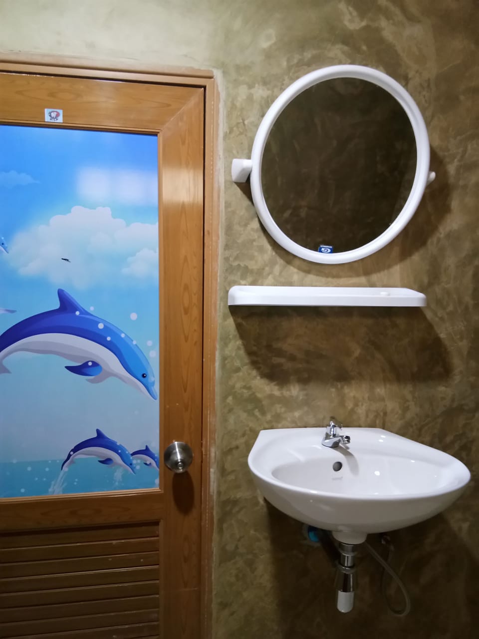 Triple Room | Bathroom | Shower, rainfall showerhead, free toiletries, towels