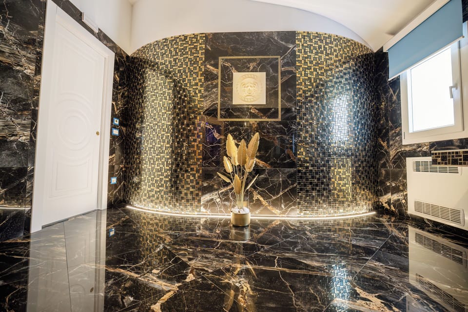 Luxury Studio Suite | Bathroom | Free toiletries, hair dryer, bathrobes, bidet