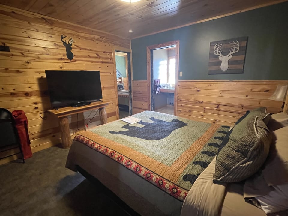 The Mini Suite 2 Queen Beds | Free WiFi, bed sheets, wheelchair access