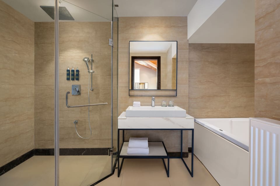 Junior Suite, 1 King Bed, Mountain View | Bathroom | Shower, free toiletries, hair dryer, bathrobes