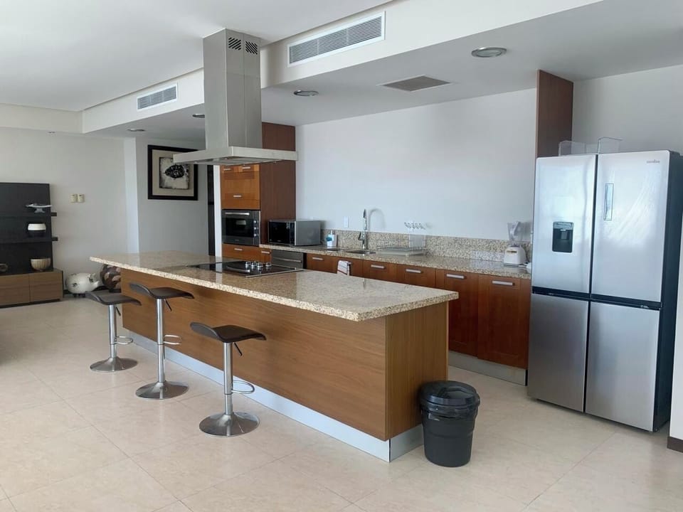 Family Apartment | Private kitchen | Microwave, oven, dishwasher, cookware/dishes/utensils