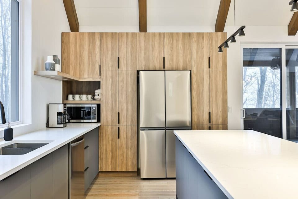 Dish washer, microwave and coffee maching for your convenience