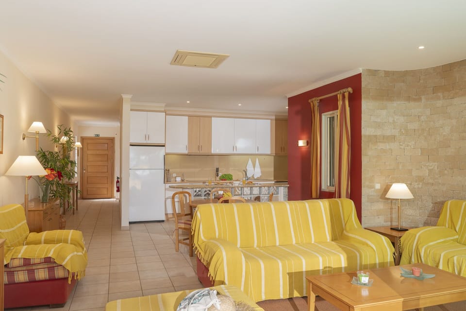 Livingroom and dining area