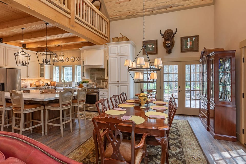House (6 Bedrooms) | Dining room