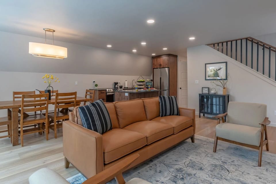 Studio (5 Bedrooms) | Living area
