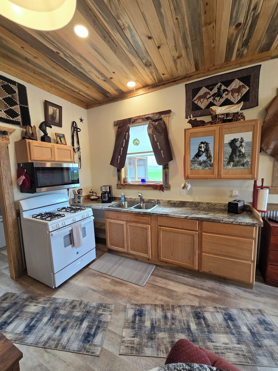 Kitchen with full size appliances makes preparing meals a pleasure.