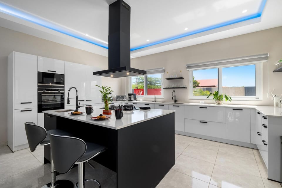 Fully equipped and modern kitchen.