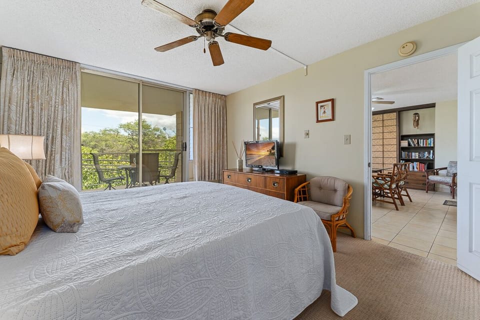 Direct access to the lanai for seamless indoor-outdoor living