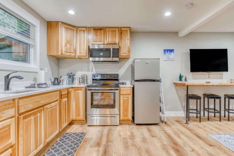 Prepare any meal! From quick breakfasts to elaborate dinners in our well-equipped space.