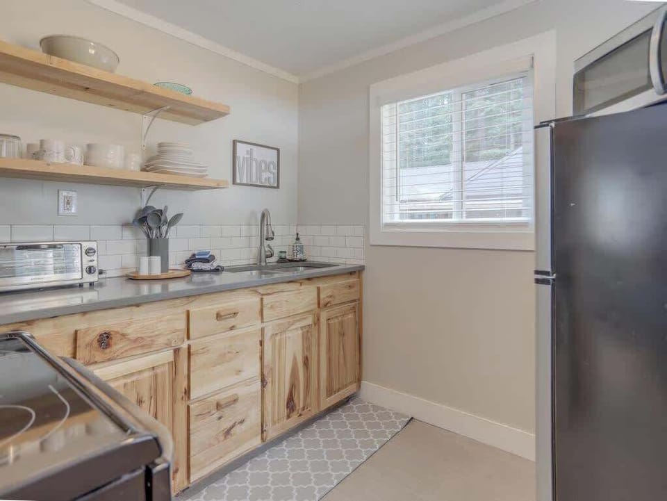 Our well-equipped kitchen makes preparing simple meals a breeze.